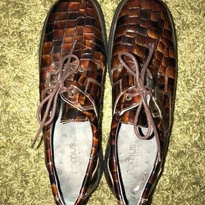 Ladies patent leather shoes